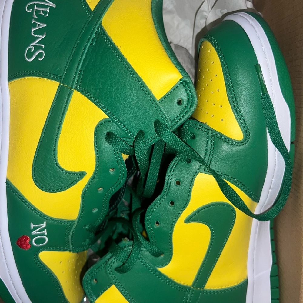 Nike SB Dunk High
Supreme By Any Means Brazil